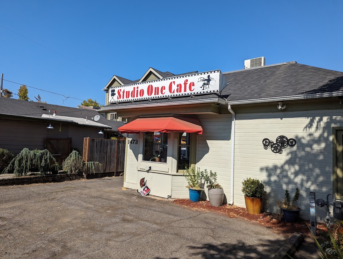 Studio One Café